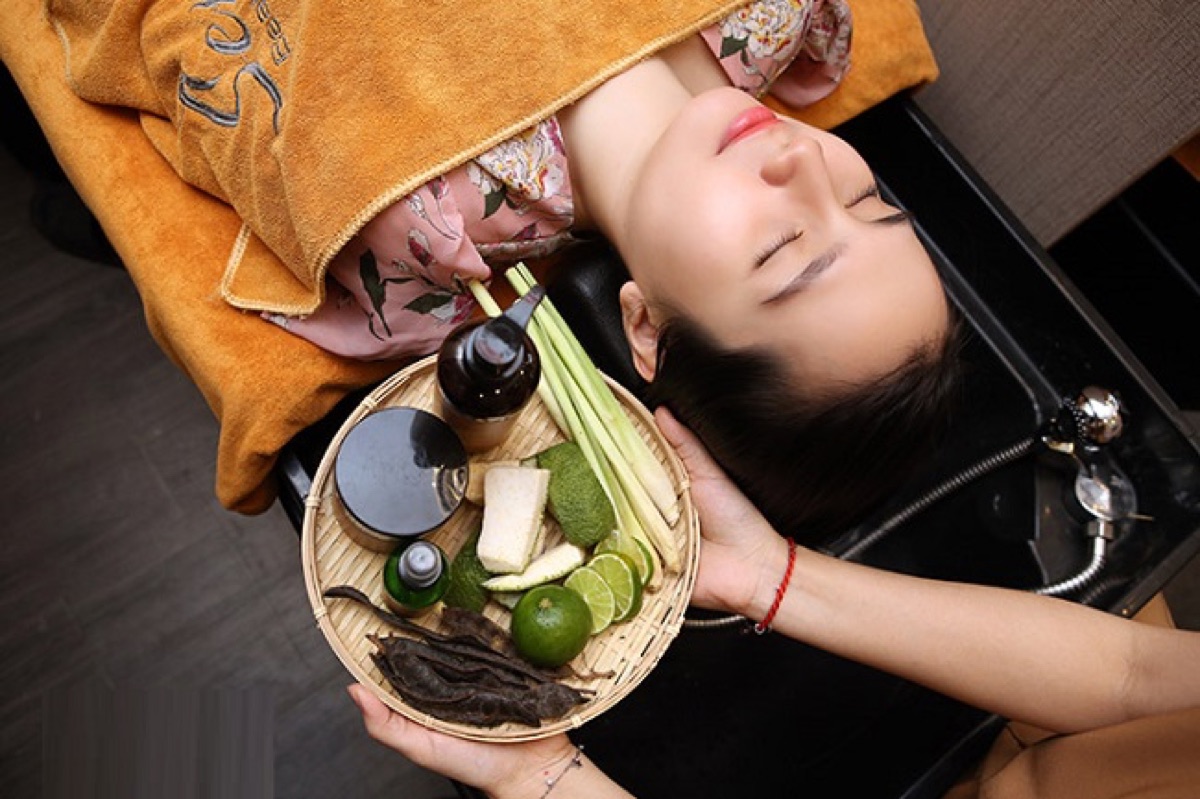 Relaxing hair wash and facial treatment